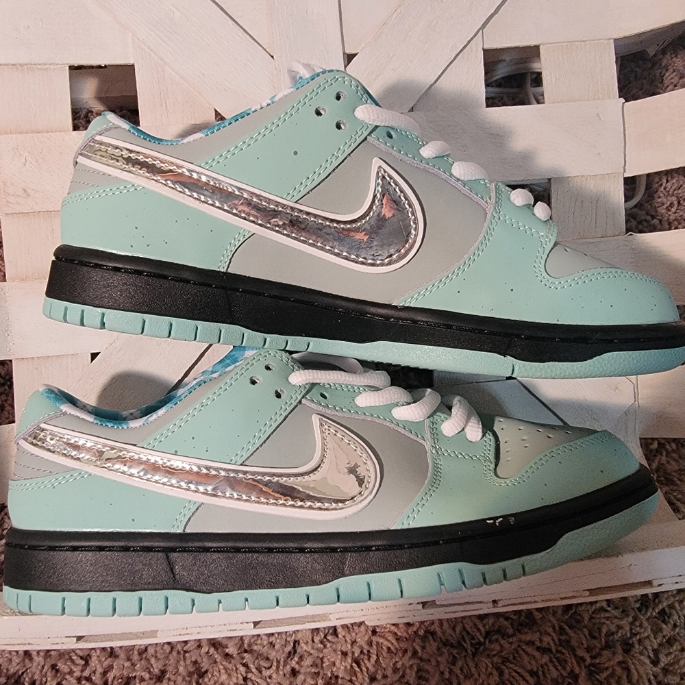 Nike Womens Sneakers in Mint and Silver - Picture 3 of 4
